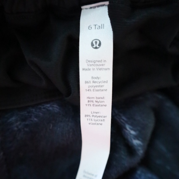 Lululemon Hotty Hot Short II *Long 4" Black Womens Size 6 Tall - Picture 7 of 9